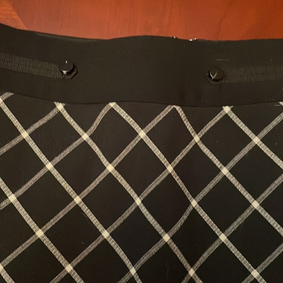 The Limited black and white skirt size 2 - Picture 2 of 3